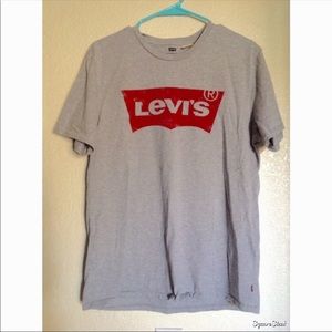 Levi’s gray tee shirt